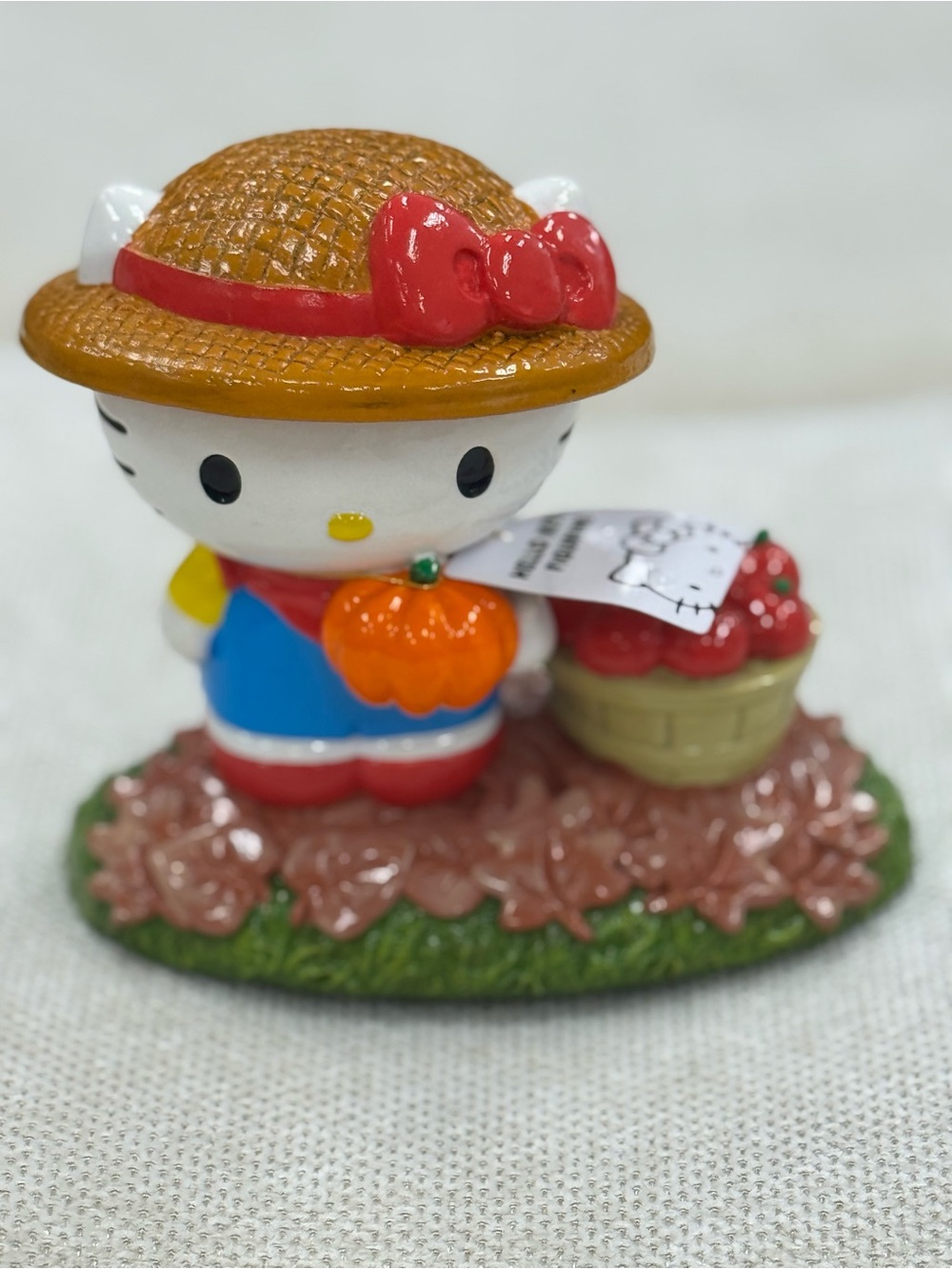 Hello Kitty Pumpkin Harvest Figure - White, Brown, Red